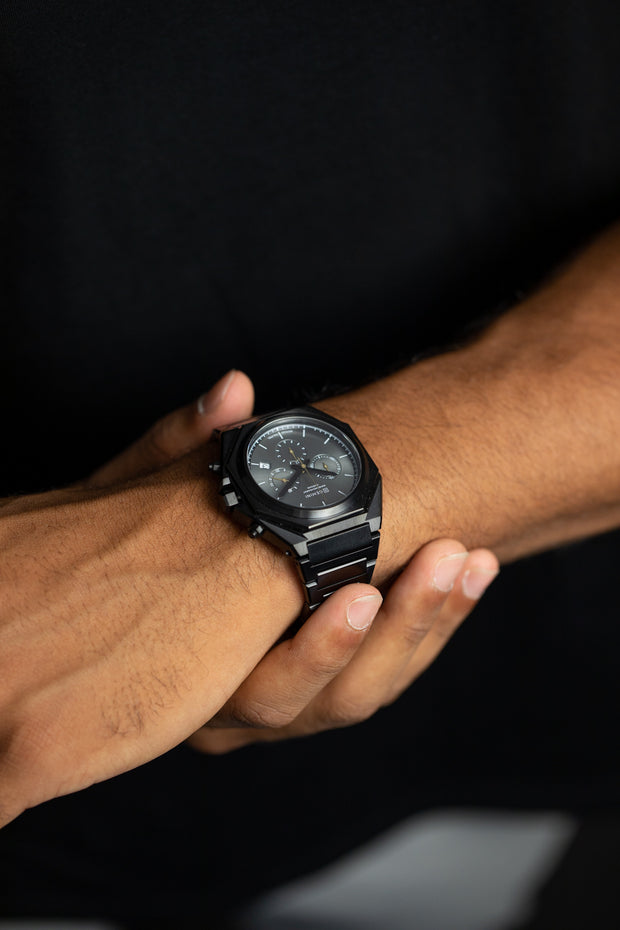 Montre chronographe suisse de 44 mm avec boîtier et bracelet noirs