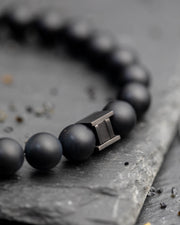 Armband met 6mm matte Agaat steen en een zwarte spacer