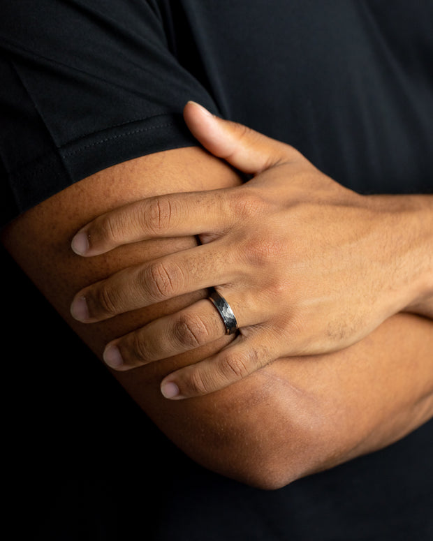 6mm Titanium ring with silver & black finish