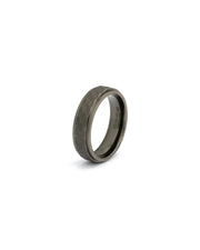 6mm Titanium ring met zwart op zwarte afwerking