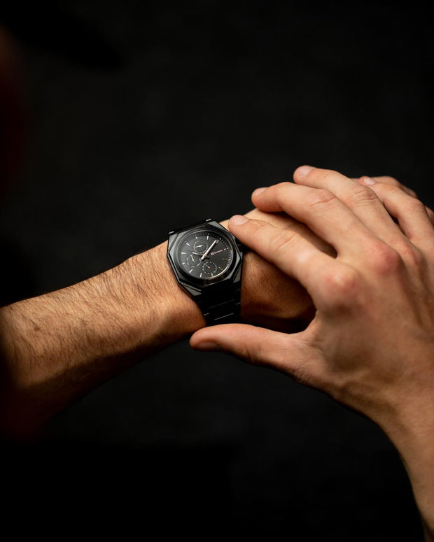 Montre de 42 mm avec finition noire