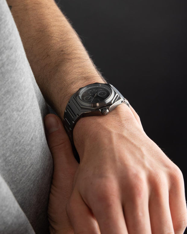 42mm horloge met donkergrijze afwerking en zilveren details