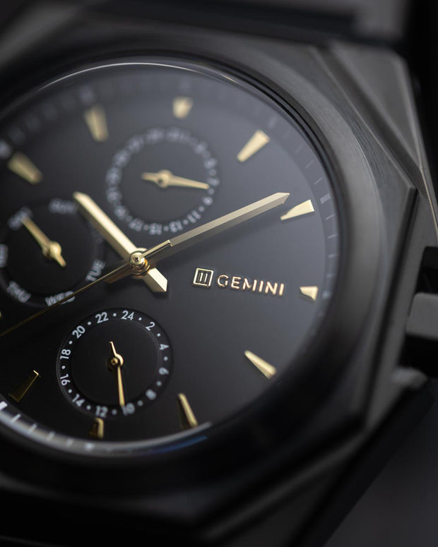 42mm horloge met zwarte afwerking en gouden details