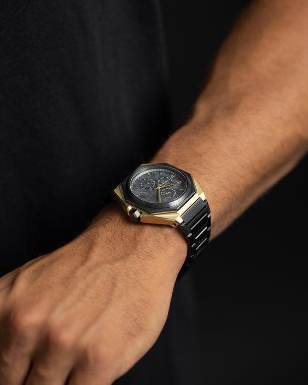 44 mm Limited Edition 2022 mit Karbonzifferblatt und goldenem Finish