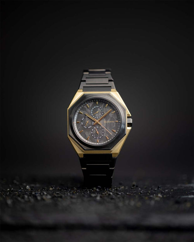 44 mm Limited Edition 2022 mit Karbonzifferblatt und goldenem Finish