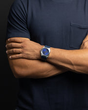 44 mm Uhr aus silberfarbenem Stahl mit italienischem Lederarmband