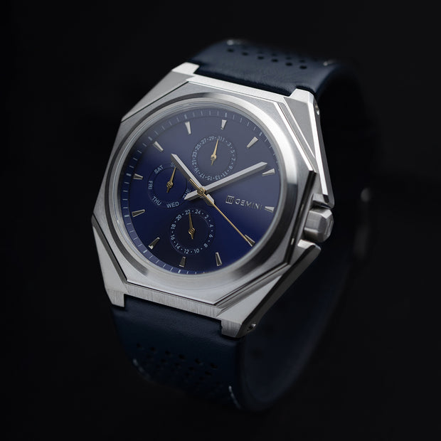 44 mm Uhr aus silberfarbenem Stahl mit italienischem Lederarmband