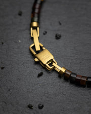 Bracelet de 2 mm avec un mélange de pierres d'oeil de tigre et d'élément en titane