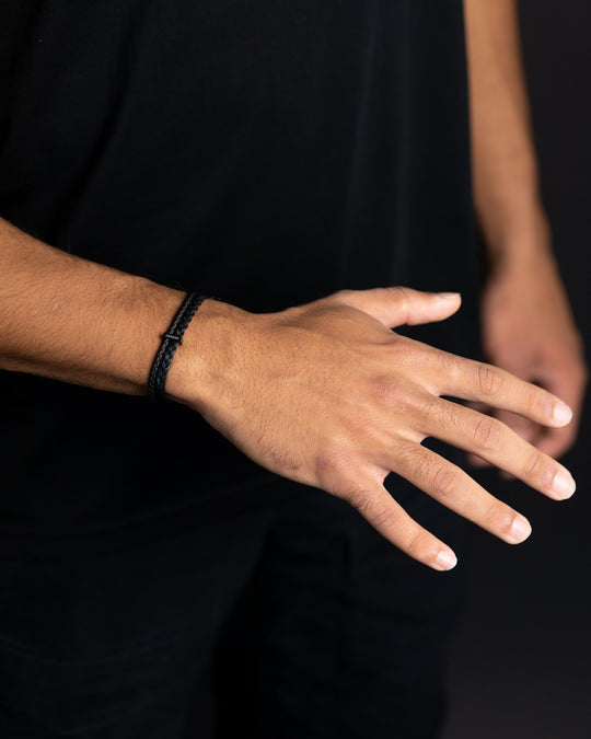 Doppeltes Armband aus schwarzem italienischem Nappaleder mit schwarzem Finish