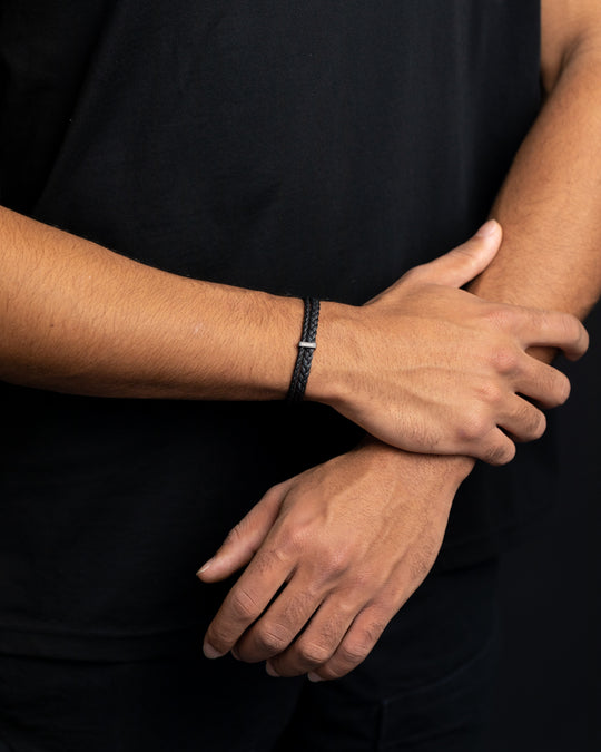 Doppeltes Armband aus schwarzem italienischem Nappaleder mit schwarzem Finish