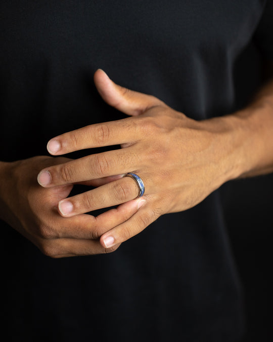 Bague en Titane de 6mm argenté avec de la pierre Lapis Lazuli
