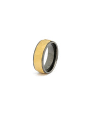 8mm Titanium ring met zwarte en goudkleurige afwerking